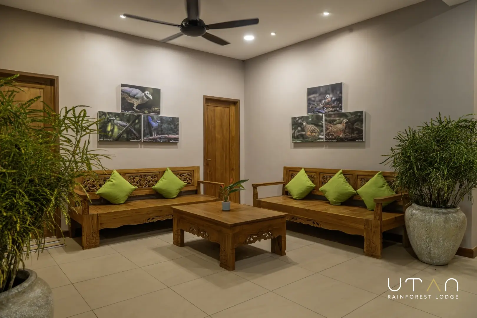 Lobby 2-1436